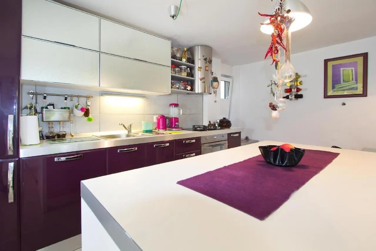 Wohnung In Rijeka Mit Terrasse Und Grill